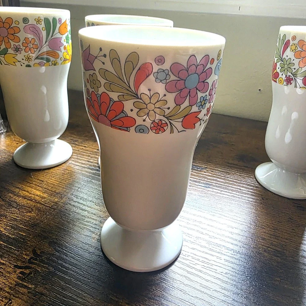 Vintage 1970s Mod Floral White Footed Glasses Japan Retro Daisy Parfait Set of 4